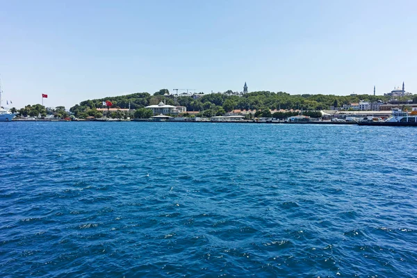 伊斯坦布尔 土耳其 2019年7月27日 从博斯普鲁斯到土耳其伊斯坦布尔的壮观全景 — 图库照片