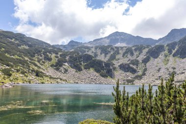 Bulgaristan 'ın Pirin Dağı ve Banderitsa Gölü' nün muhteşem manzarası