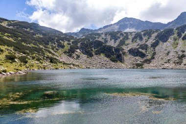 Bulgaristan 'ın Pirin Dağı ve Banderitsa Gölü' nün muhteşem manzarası