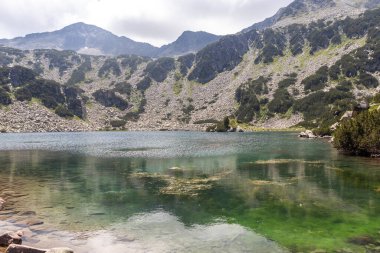 Bulgaristan 'ın Pirin Dağı ve Banderitsa Gölü' nün muhteşem manzarası