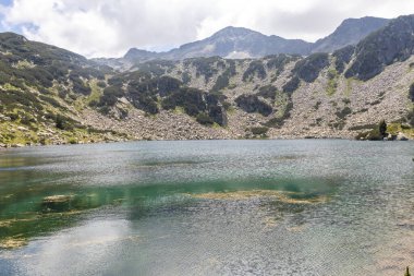 Bulgaristan 'ın Pirin Dağı ve Banderitsa Gölü' nün muhteşem manzarası