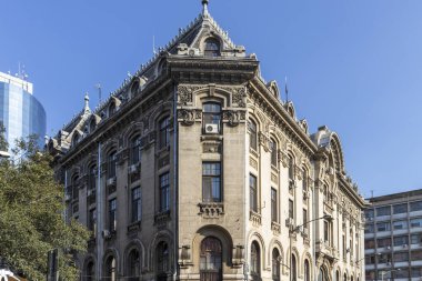 BUCHAREST, ROMANIA - 16 AĞUSTOS 2021: Romanya 'nın Bükreş kentinin şehir merkezinde (eski kasaba) tipik cadde ve durgunluk