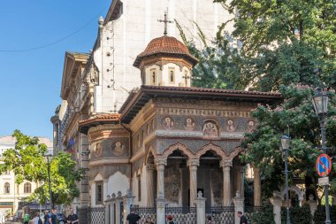 BUCHAREST, ROMANIA - 16 Ağustos 2021: Romanya 'nın Bükreş kentindeki Stavropoleos Manastırı
