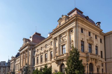 BUCHAREST, ROMANIA - 16 AĞUSTOS 2021: Romanya 'nın Bükreş kentinin şehir merkezinde (eski kasaba) tipik cadde ve durgunluk