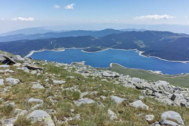 Belmeken Reservoir, Rila Dağı, Bulgaristan ile yaz manzarası