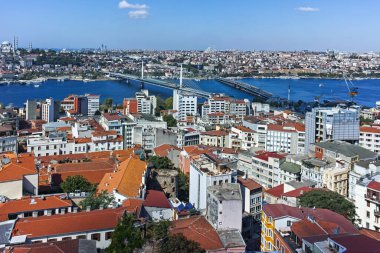 İstanbul, Türkiye - 27 Temmuz 2019: Galata Kulesinden İstanbul, Türkiye 'ye İnanılmaz Panorama
