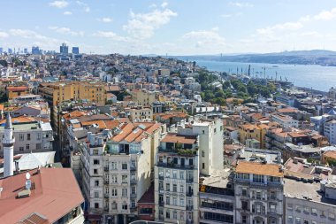İstanbul, Türkiye - 27 Temmuz 2019: Galata Kulesinden İstanbul, Türkiye 'ye İnanılmaz Panorama