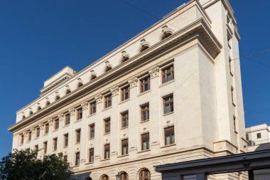 BUCHAREST, ROMANIA - 16 AĞUSTOS 2021: Romanya 'nın Bükreş kentinin şehir merkezinde (eski kasaba) tipik cadde ve durgunluk