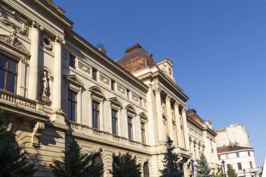 BUCHAREST, ROMANIA - 16 AĞUSTOS 2021: Romanya 'nın Bükreş kentinin şehir merkezinde (eski kasaba) tipik cadde ve durgunluk