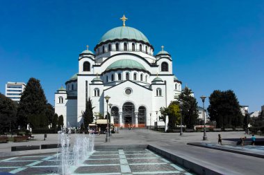 BELGRAD, SERBIA - 12 Ağustos 2019: Sırbistan 'ın başkenti Belgrad' daki Saint Sava Katedrali Kilisesi