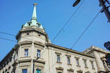 Belgrad, Sırbistan - 12 Ağustos 2019: Sırbistan 'ın başkenti Belgrad' daki tipik sokak ve bina