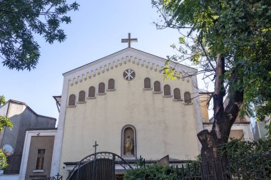 BUCHAREST, ROMANIA - 17 Ağustos 2021: Romanya 'nın Bükreş kentindeki Roma Katolik Baratia Kilisesi