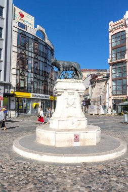 BUCHAREST, ROMANIA - 16 Ağustos 2021: Romanya 'nın Bükreş kentindeki Lupa Capitolina