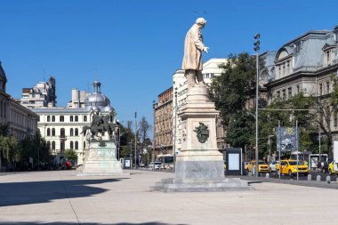 BUCHAREST, ROMANIA - 17 Ağustos 2021: Romanya 'nın Bükreş kentinin şehir merkezindeki Üniversite Meydanı