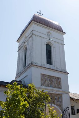 BUCHAREST, ROMANIA - 16 Ağustos 2021: Bükreş, Romanya yakınlarındaki Ortaçağ Cernica Manastırı