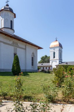 BUCHAREST, ROMANIA - 16 Ağustos 2021: Bükreş, Romanya yakınlarındaki Ortaçağ Cernica Manastırı