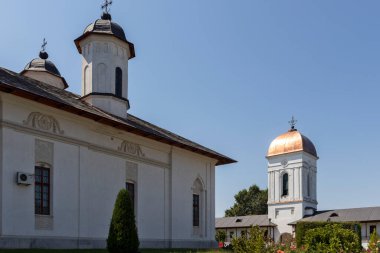 BUCHAREST, ROMANIA - 16 Ağustos 2021: Bükreş, Romanya yakınlarındaki Ortaçağ Cernica Manastırı