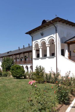 BUCHAREST, ROMANIA - 16 Ağustos 2021: Bükreş, Romanya yakınlarındaki Ortaçağ Cernica Manastırı