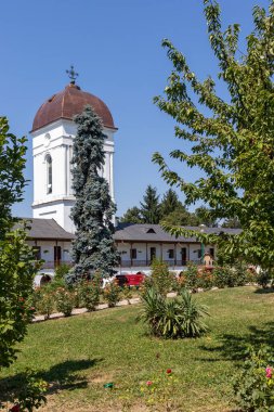 BUCHAREST, ROMANIA - 16 Ağustos 2021: Bükreş, Romanya yakınlarındaki Ortaçağ Cernica Manastırı