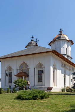 BUCHAREST, ROMANIA - 16 Ağustos 2021: Bükreş, Romanya yakınlarındaki Ortaçağ Cernica Manastırı