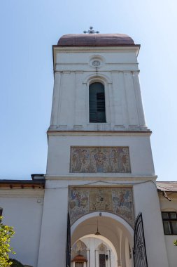BUCHAREST, ROMANIA - 16 Ağustos 2021: Bükreş, Romanya yakınlarındaki Ortaçağ Cernica Manastırı