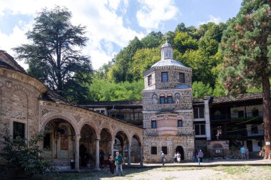 ORESHAK, BULGARIA - 31 Ağustos 2021: Ortaçağ Troyan Varsayım Manastırı, Lovech bölgesi, Bulgaristan