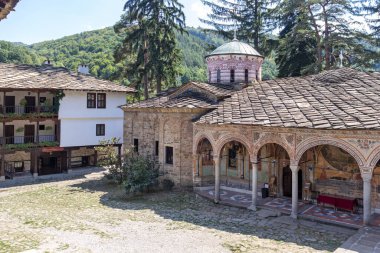 ORESHAK, BULGARIA - 31 Ağustos 2021: Ortaçağ Troyan Varsayım Manastırı, Lovech bölgesi, Bulgaristan