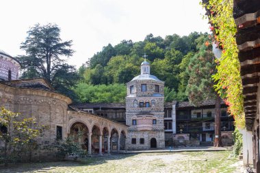 ORESHAK, BULGARIA - 31 Ağustos 2021: Ortaçağ Troyan Varsayım Manastırı, Lovech bölgesi, Bulgaristan