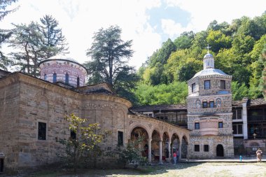 ORESHAK, BULGARIA - 31 Ağustos 2021: Ortaçağ Troyan Varsayım Manastırı, Lovech bölgesi, Bulgaristan