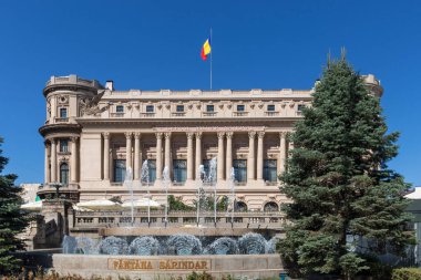 BUCHAREST, ROMANIA - 17 AĞUSTOS 2021: Romanya 'nın Bükreş kentinde (eski şehir) askeri kulüp inşaatı