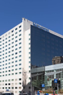 BUCHAREST, ROMANIA - 17 Ağustos 2021: Romanya 'nın başkenti Bükreş' teki Calea Victoriei Caddesi