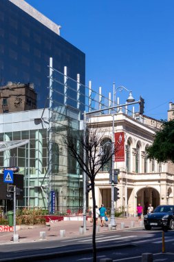 BUCHAREST, ROMANIA - 17 Ağustos 2021: Romanya 'nın başkenti Bükreş' teki Calea Victoriei Caddesi