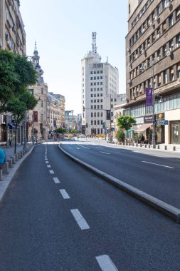 BUCHAREST, ROMANIA - 17 Ağustos 2021: Romanya 'nın başkenti Bükreş' teki Calea Victoriei Caddesi
