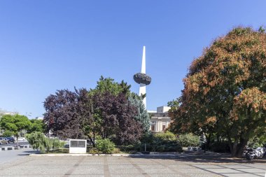 BÜKREŞ, ROMANIA - 17 Ağustos 2021: Romanya 'nın Bükreş kentinde Devrim Meydanı Panoraması