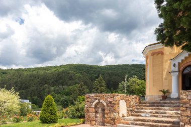 KREMIKOVTSI, SOFIA, BULGARIA - 6 Haziran 2020: Saint George, Sofya Şehir Bölgesi Ortaçağ Kremikovtsi Manastırı, Bulgaristan