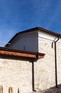 Bulgaristan 'ın Haskovo Bölgesi Topolovgrad kasabası yakınlarındaki Kutsal Üçlü Ortodoks Ustrem Manastırı