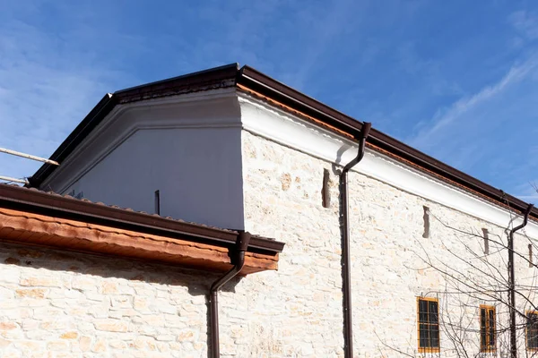 Bulgaristan 'ın Haskovo Bölgesi Topolovgrad kasabası yakınlarındaki Kutsal Üçlü Ortodoks Ustrem Manastırı