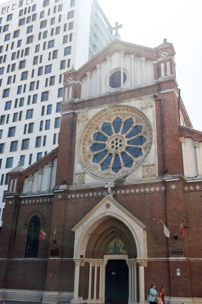 BÜKREŞ, ROMANIA - 17 Ağustos 2021: Bükreş, Romanya 'nın merkezinde Aziz Joseph Katolik Katedrali inşa