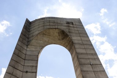 TROYAN, BULGARIA - 17 Temmuz 2021: Bulgaristan 'ın Beklemeto geçidinde Balkan Dağları' nın ana yamacında Özgürlük Anıtı