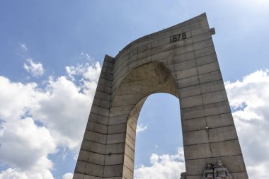 TROYAN, BULGARIA - 17 Temmuz 2021: Bulgaristan 'ın Beklemeto geçidinde Balkan Dağları' nın ana yamacında Özgürlük Anıtı