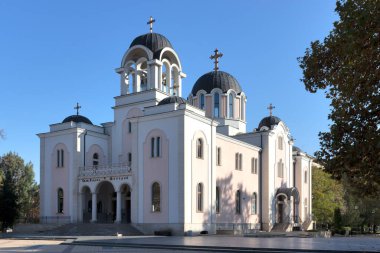 LOVECH, BULGARIA - 8 Kasım 2020: Bulgaristan 'ın Lovech kentinin şaşırtıcı sonbahar manzarası