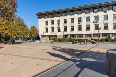 LOVECH, BULGARIA - 8 Kasım 2020: Bulgaristan 'ın Lovech kentinin şaşırtıcı sonbahar manzarası