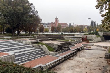 PLEVEN, BULGARIA - 8 Kasım 2020: Bulgaristan 'ın Plevne kentinin Panoraması