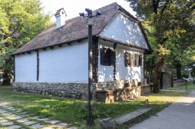 BUCHAREST, ROMANIA - 17 Ağustos 2021: Romanya 'nın Bükreş kentindeki Dimitrie Gusti Ulusal Köy Müzesi
