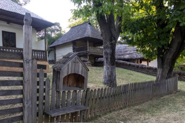 BUCHAREST, ROMANIA - 17 Ağustos 2021: Romanya 'nın Bükreş kentindeki Dimitrie Gusti Ulusal Köy Müzesi
