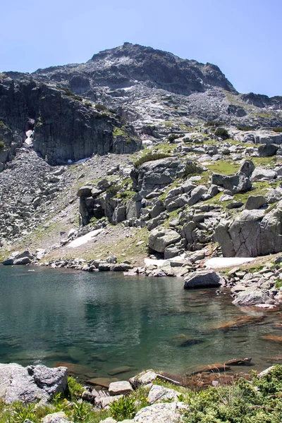 Rila Dağı inanılmaz manzara yakın korkunç göl, Bulgaristan