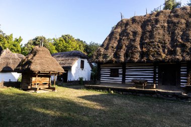 BUCHAREST, ROMANIA - 17 Ağustos 2021: Romanya 'nın Bükreş kentindeki Dimitrie Gusti Ulusal Köy Müzesi