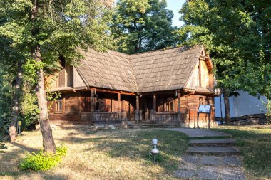 BUCHAREST, ROMANIA - 17 Ağustos 2021: Romanya 'nın Bükreş kentindeki Dimitrie Gusti Ulusal Köy Müzesi