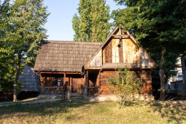 BUCHAREST, ROMANIA - 17 Ağustos 2021: Romanya 'nın Bükreş kentindeki Dimitrie Gusti Ulusal Köy Müzesi