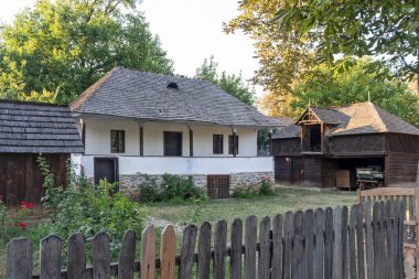 BUCHAREST, ROMANIA - 17 Ağustos 2021: Romanya 'nın Bükreş kentindeki Dimitrie Gusti Ulusal Köy Müzesi